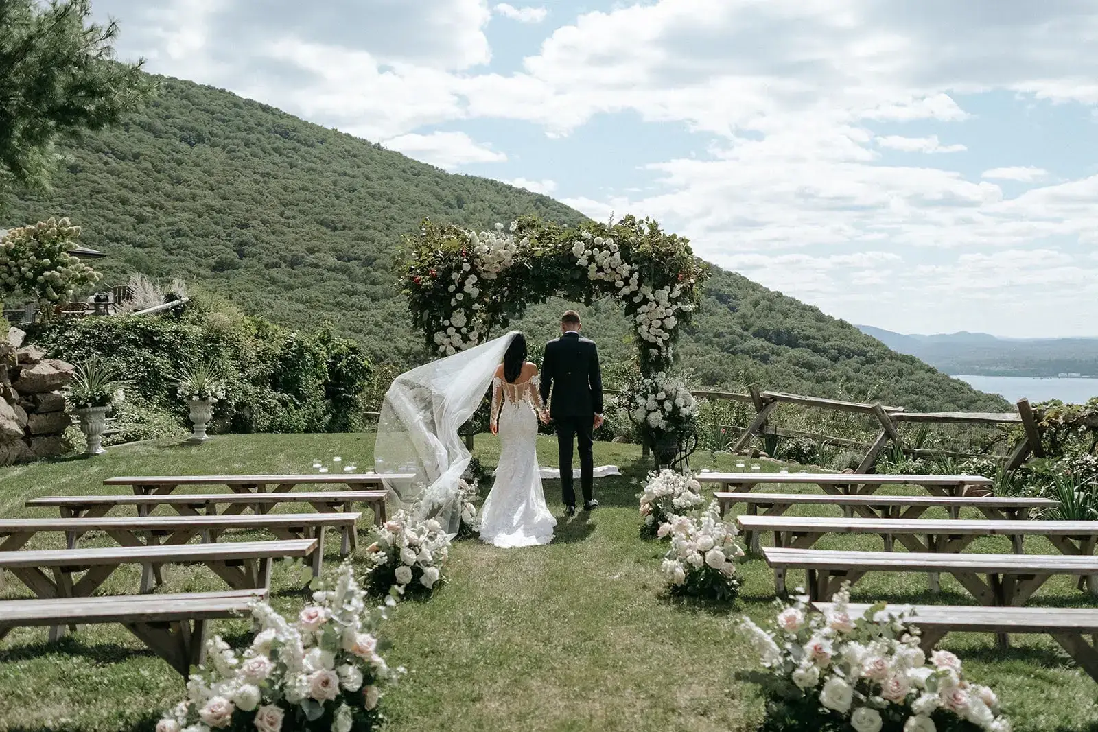 Planning a Micro Wedding in Hudson Valley, NY: Why Lamb's Hill Is the Perfect Choice Image
