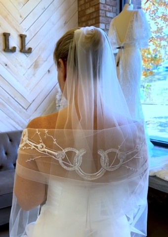 Lambs Hill Veils Equestrian Veil Waltz Length #7 Ivory thumbnail