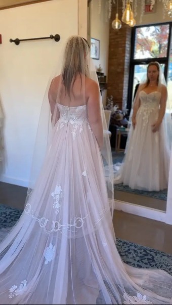 Lambs Hill Veils Equestrian Veil Waltz Length #3 thumbnail