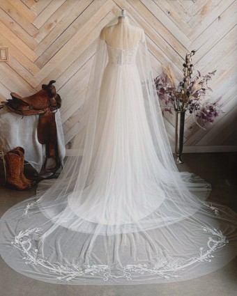 Lambs Hill Veils Western Cathedral #3 default Ivory thumbnail