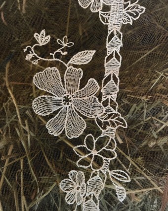 Lambs Hill Veils D Bit Twist Cathedral #1 Ivory thumbnail