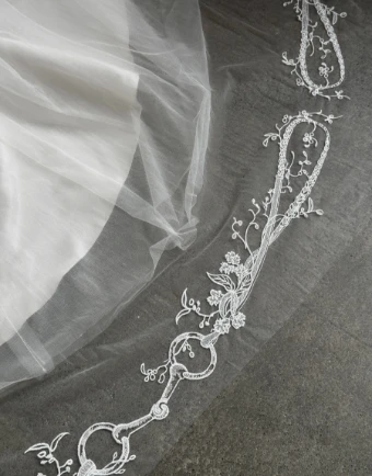 Equestrian Veils English Reins Cathedral #4 Ivory thumbnail
