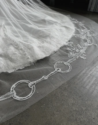 Equestrian Veils The English Reins with Snaffle Bit #2 Ivory thumbnail