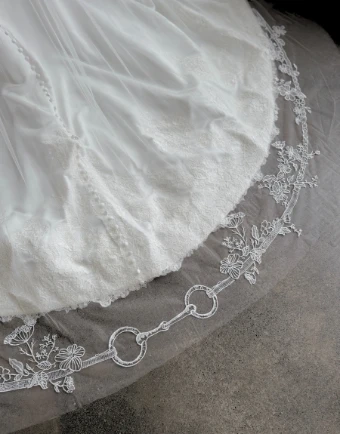 Equestrian Veils The English Reins with Snaffle Bit #4 Ivory thumbnail