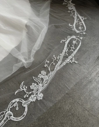 Charlotte Guernsey English Reins Cathedral #2 Ivory thumbnail