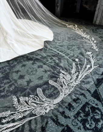 Charlotte Guernsey The Horseshoe #0 default Ivory thumbnail