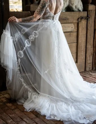 Charlotte Guernsey The English Overskirt #3 thumbnail