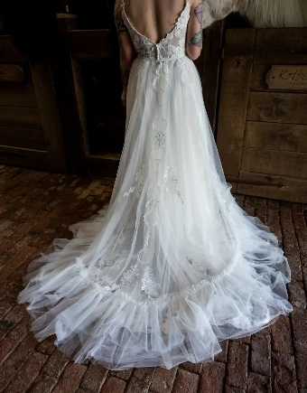 Charlotte Guernsey The English Overskirt #9 thumbnail